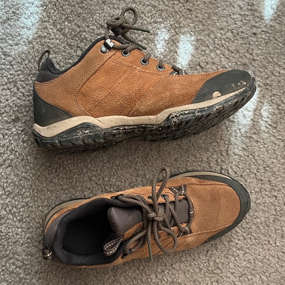 Columbia Tan and Black Women's Sneakers